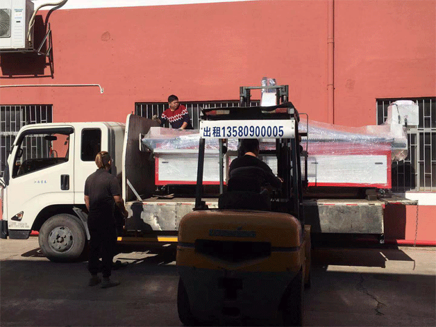 數控鉆孔攻絲機出貨浙江！